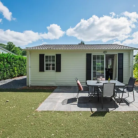 32, Woods, Big Garden, Private Parking , Ac & Privacy! *