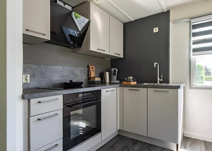 32, Woods, Big Garden, Private Parking , Ac & Privacy! Σαλέ *