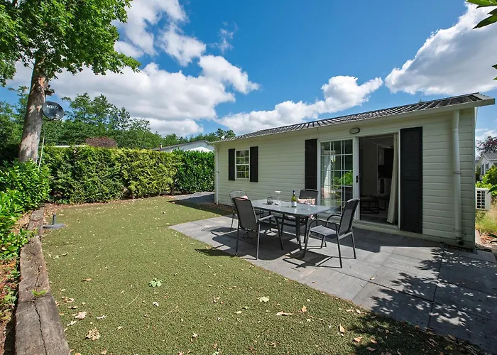 32, Woods, Big Garden, Private Parking , Ac & Privacy! *