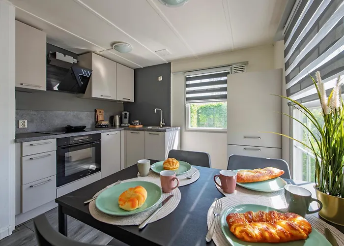 32, Woods, Big Garden, Private Parking , Ac & Privacy! Oisterwijk