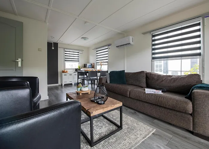 32, Woods, Big Garden, Private Parking , Ac & Privacy! Oisterwijk