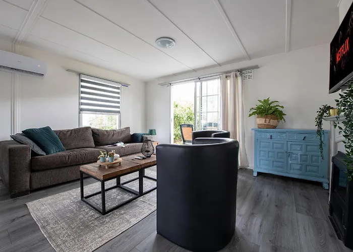 32, Woods, Big Garden, Private Parking , Ac & Privacy! Σαλέ