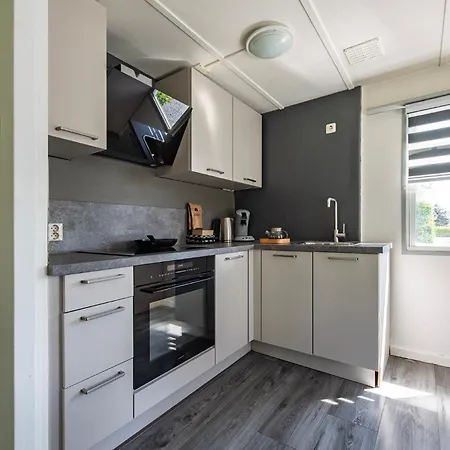 32, Woods, Big Garden, Private Parking , Ac & Privacy! Chalet *