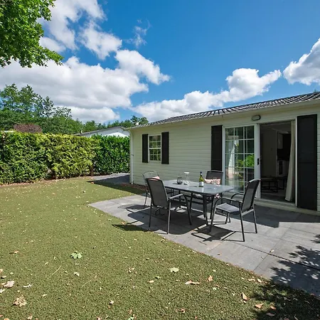 32, Woods, Big Garden, Private Parking , Ac & Privacy! *