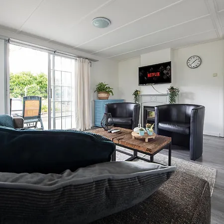 Chalet 32, Woods, Big Garden, Private Parking , Ac & Privacy! *