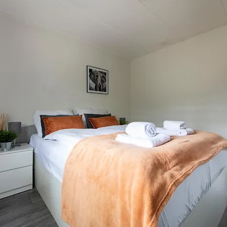 Chalet 32, Woods, Big Garden, Private Parking , Ac & Privacy! Oisterwijk