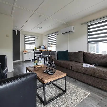 32, Woods, Big Garden, Private Parking , Ac & Privacy! Oisterwijk