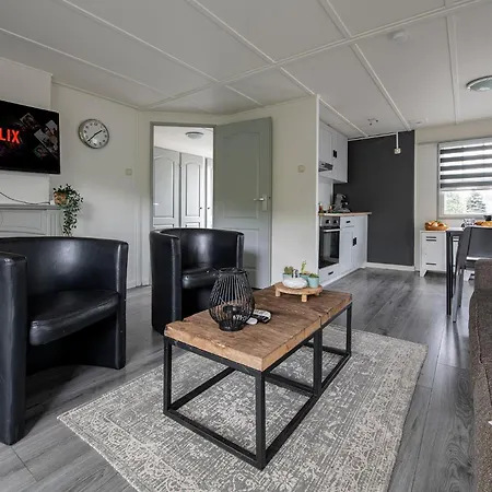 Chalet 32, Woods, Big Garden, Private Parking , Ac & Privacy! *