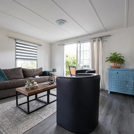 32, Woods, Big Garden, Private Parking , Ac & Privacy! Chalet